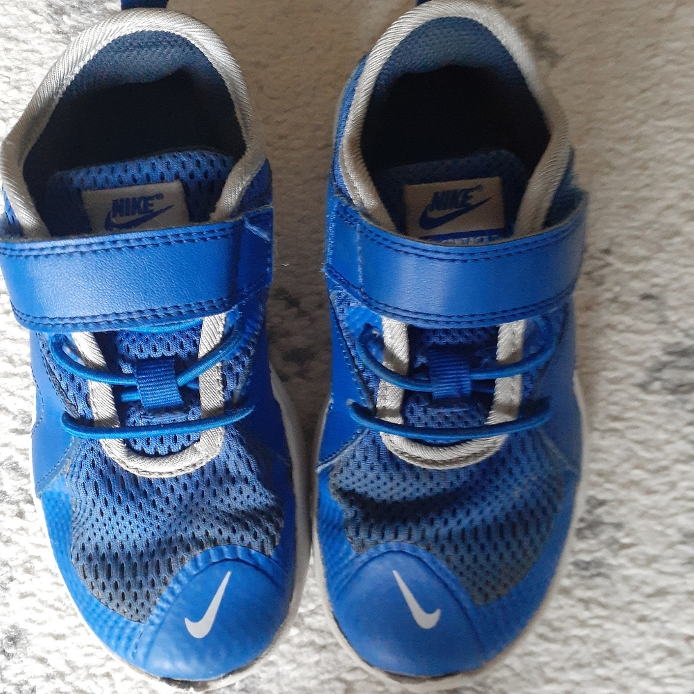 Nike toddler shoes size 11.5 blue